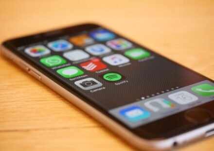 Vipassana vs Meditation Apps: What Is Actually Different
